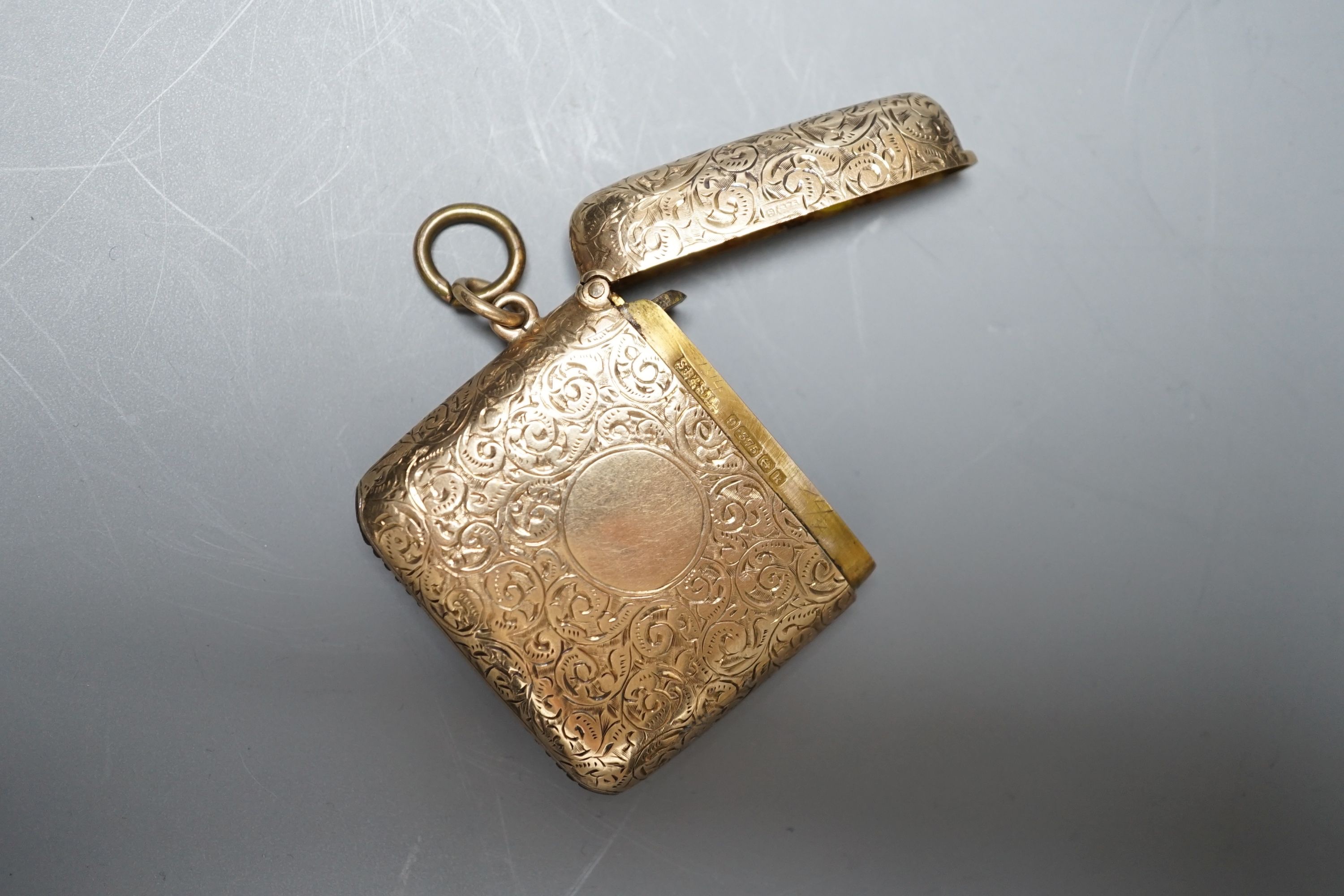 An Edwardian engraved 9ct gold vesta case, by S. Blanckensee & Sons Ltd, Birmingham, 1909, 41mm, gross weight 20.5 grams.